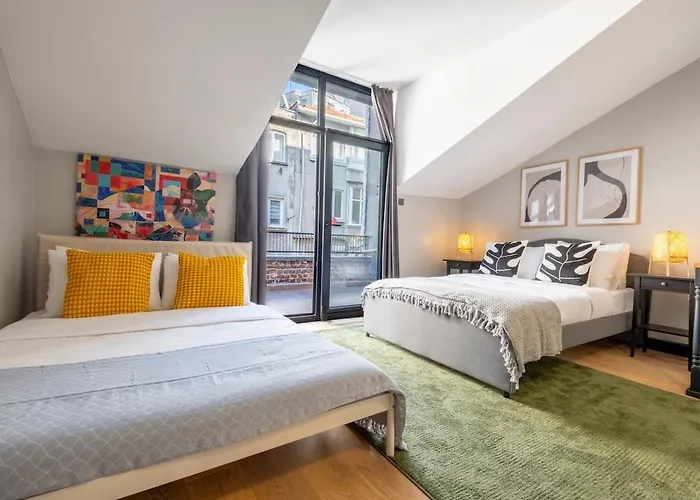 Private Fourlex House With Central Location