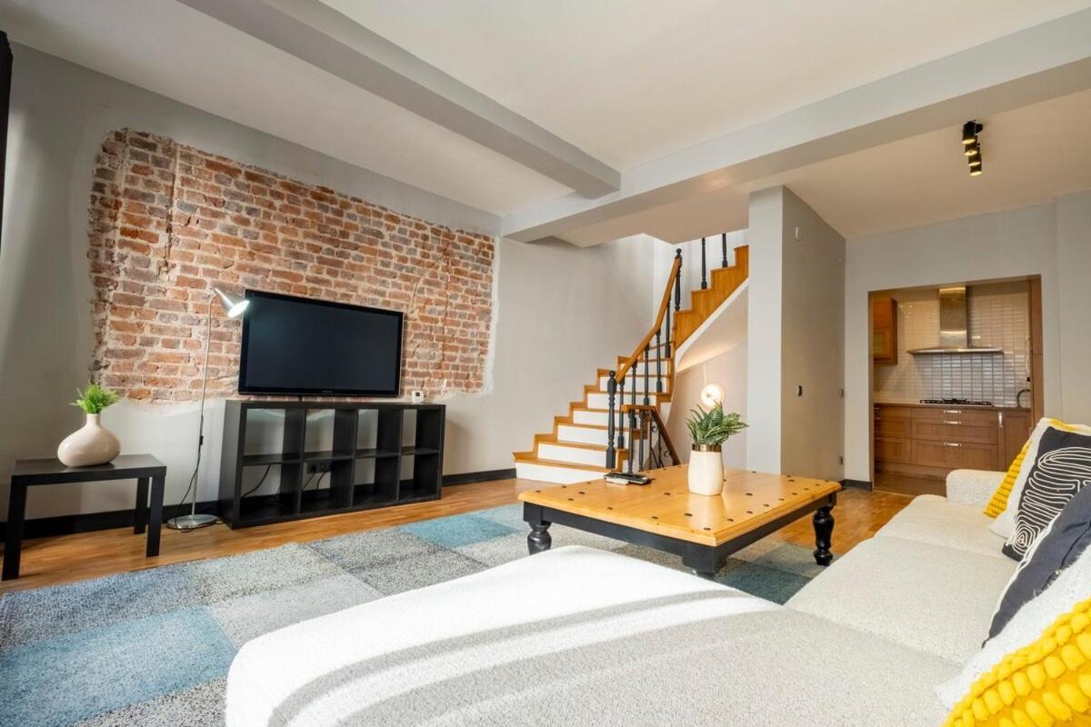 Private Fourlex House With Location וילה